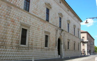 palazzo-diamanti